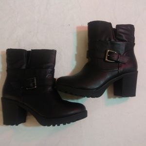 Wanted womens size 10 faux fur boots